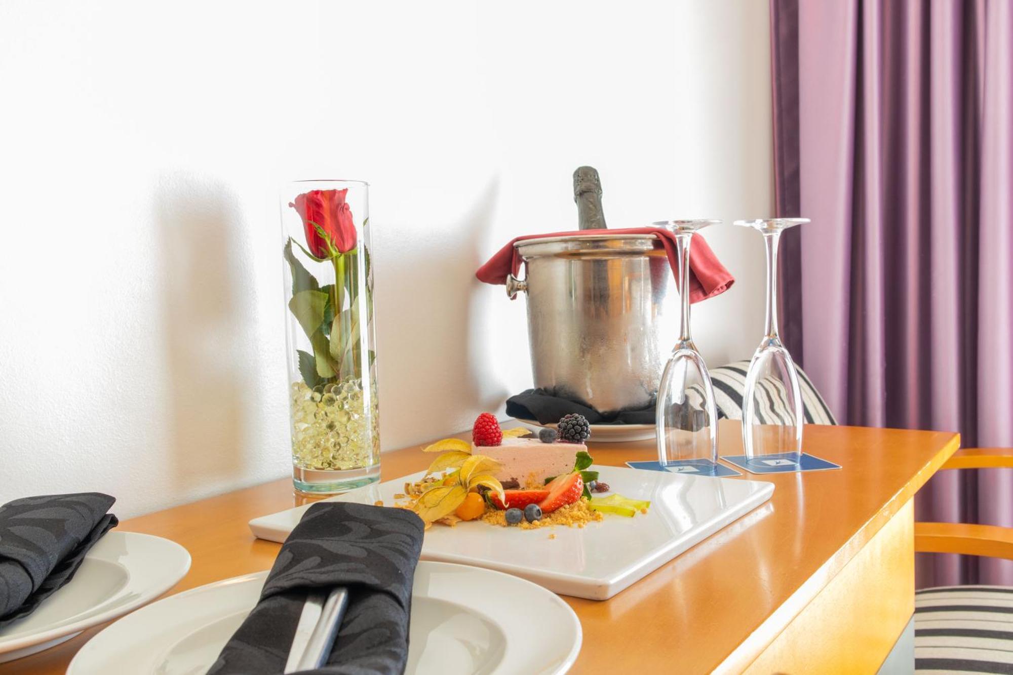 Double or Twin Room Sea View Romantic